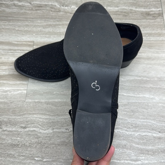 NWT Dress Barn Hazel Faux Suede Cut Out Ankle Booties Womens Size 7 - Picture 9 of 12